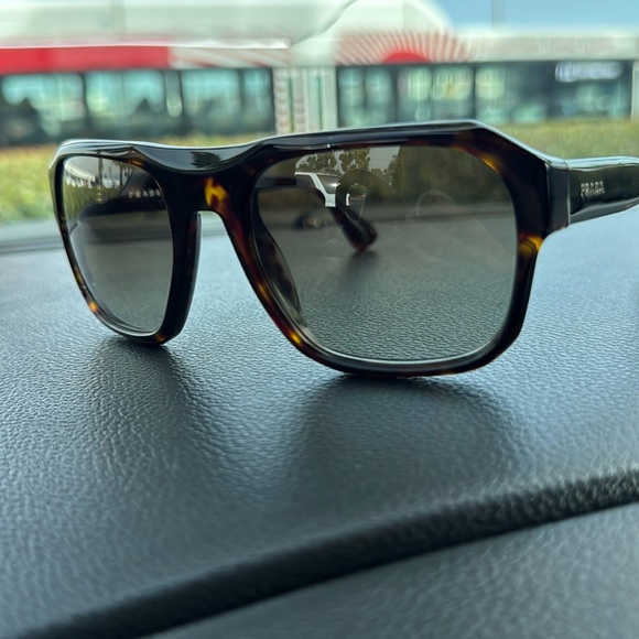 PRADA SUNGLASSES 🕶️🔥🔥 - Picture 1 of 9